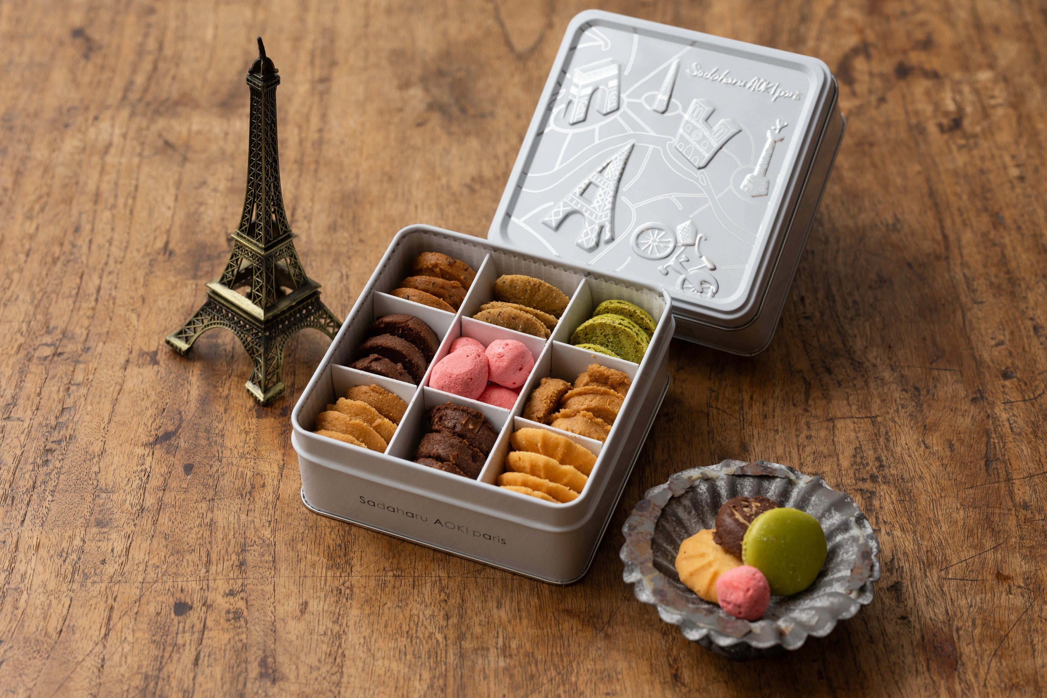 缶入りクッキー – パティスリー・サダハル・アオキ・パリ
